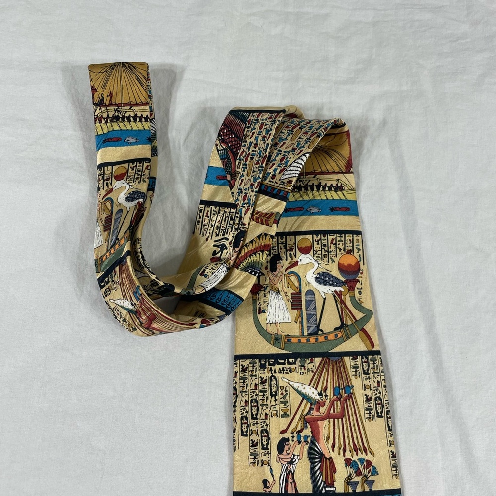 Museum Artifacts All Silk Mens Egiptian Print Tie - Picture 3 of 9